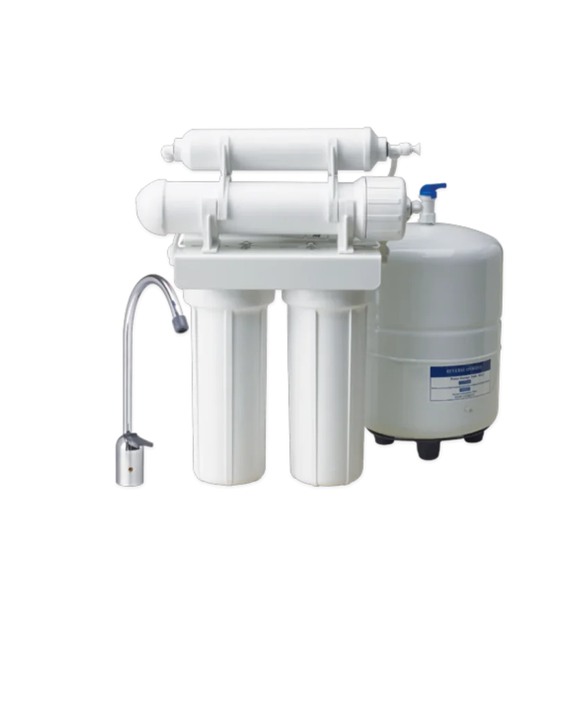 Isolated reverse-osmosis liquid purification apparatus featuring twin vertical polymer housings, horizontal membrane cartridge, pressurized hydrostatic accumulator, alongside metallic dispensing spigot.