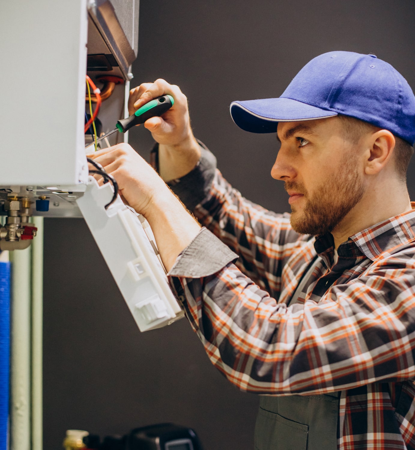 HVAC-Technician-using-advanced-tools-for-furnace-diagnostics-in-Elmira-Ontario-LG-Home-Comfort