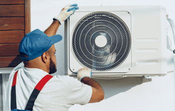 Expert-technician-fixing-heat-pump-issues-in-Fergus-Ontario-LG-Home-Comfort