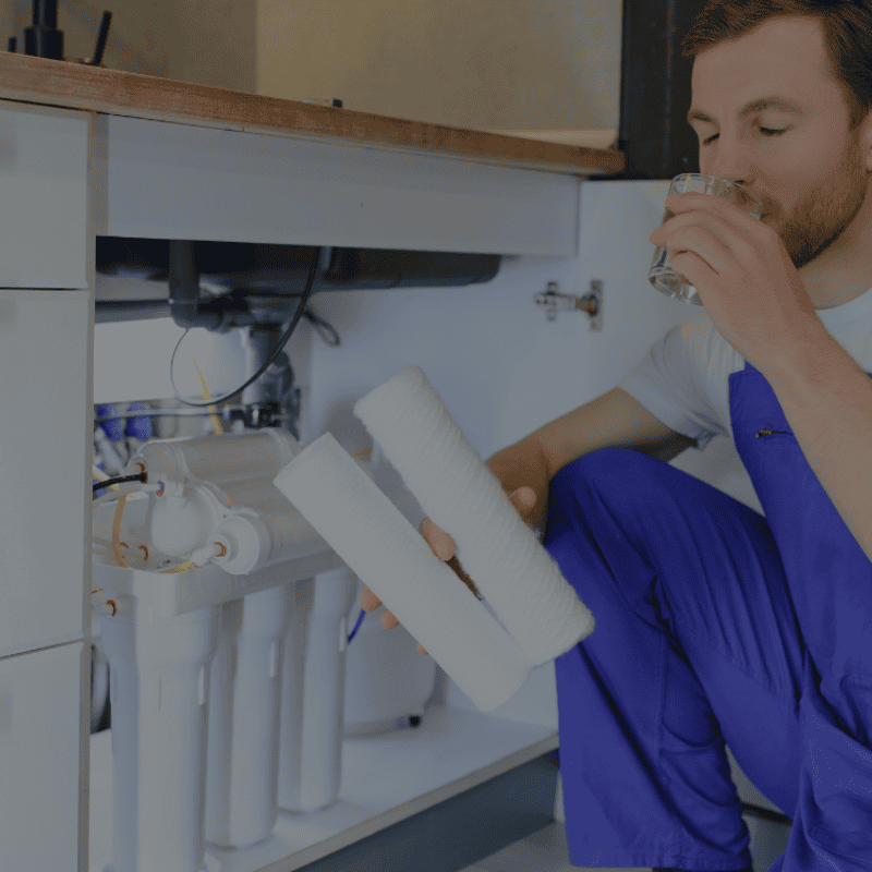 Technician-evaluating-water-quality-before-reverse-osmosis-installation-in-Strathroy-ON-LG-Home-Comfort